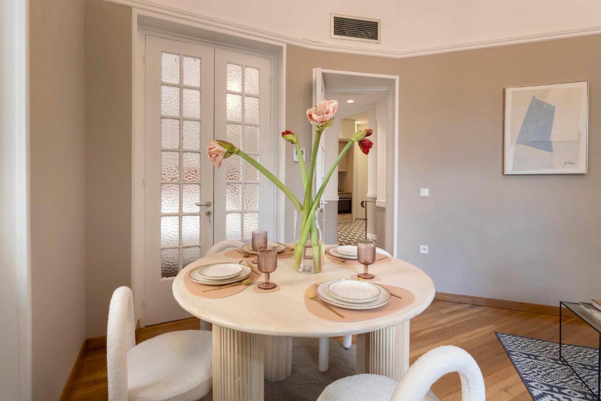 Apartamento Acropolis Maisonette 3br 6ppl 15min Metro&museum