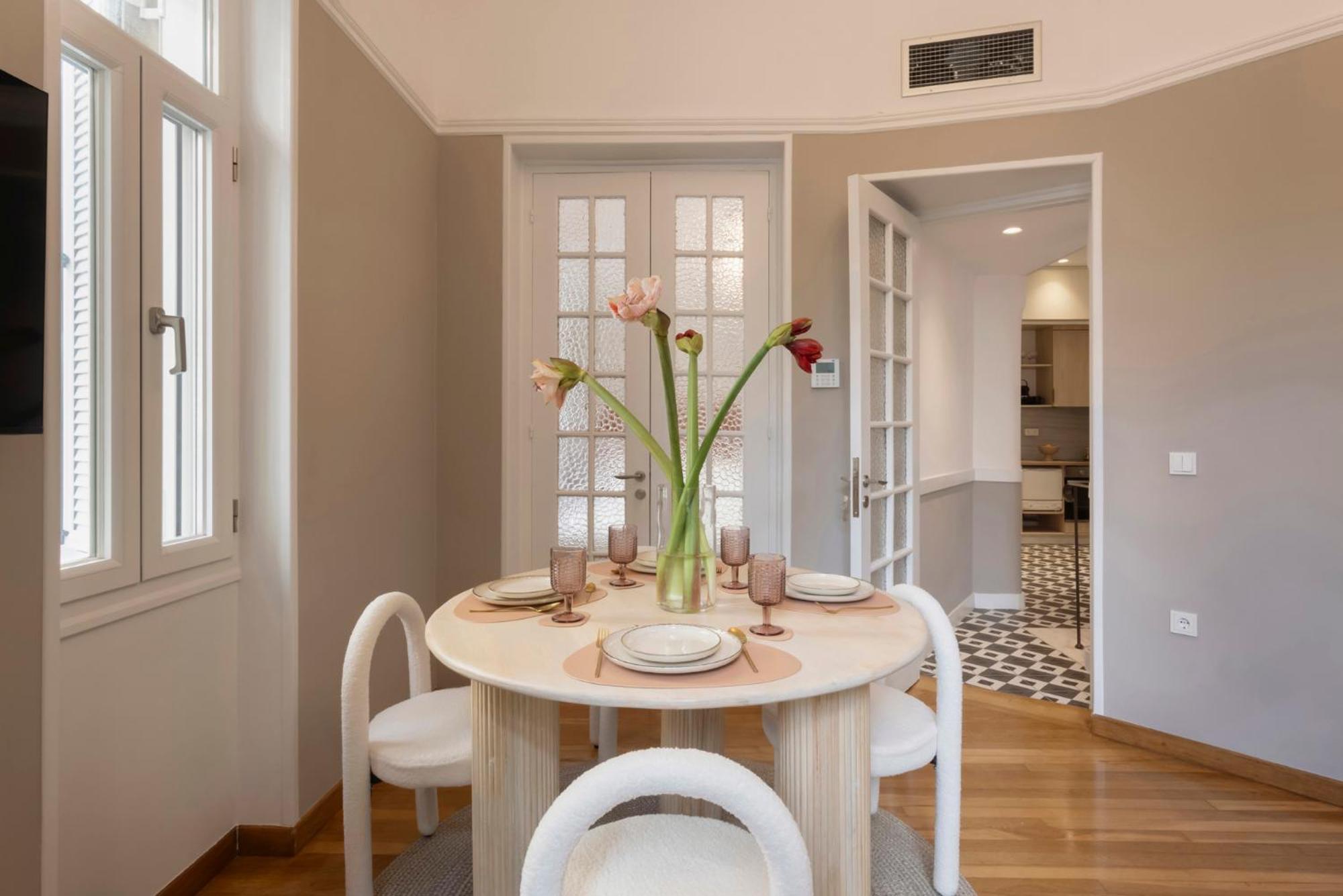 Acropolis Maisonette 3br 6ppl 15min Metro&museum